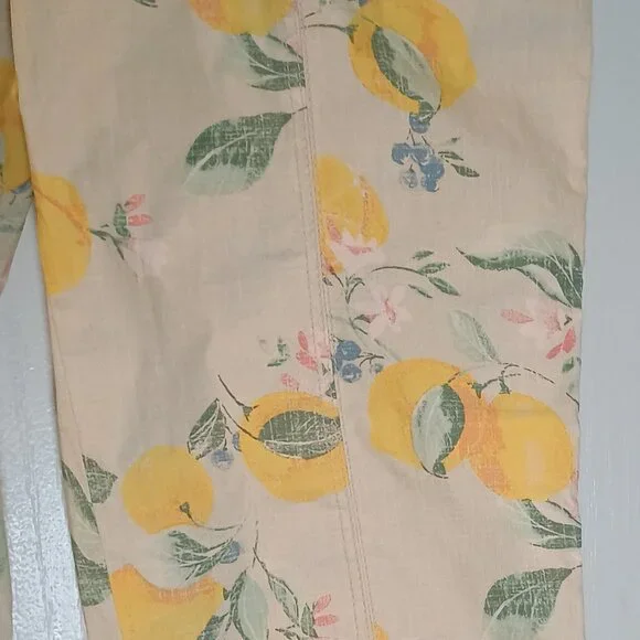 Chicos/Cargo Pants/Womens 0.5P Petite 6/Yellow Lemon Print/Poplin Crop - Picture 7 of 8